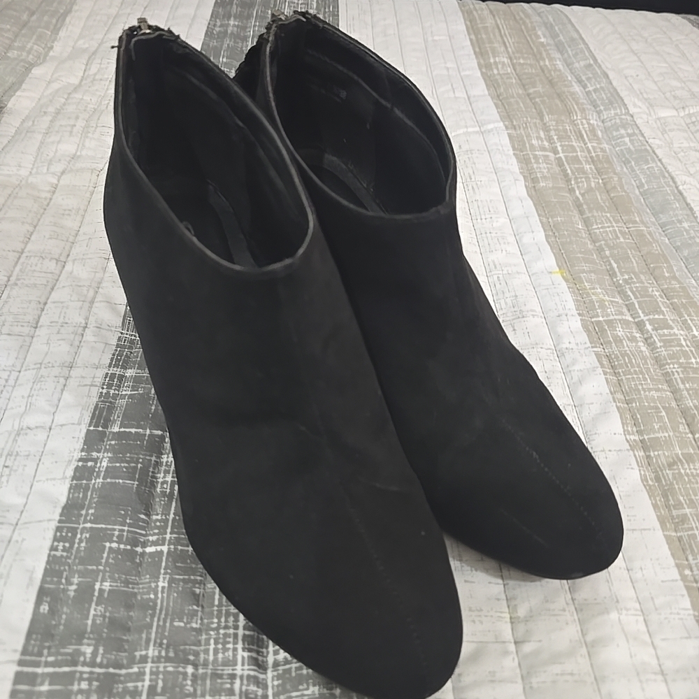 CL By‎ LAUNDRY SZ 7.5 Black Ankle Boots wedges